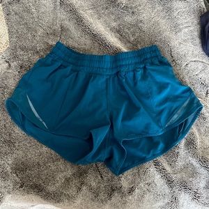 Lululemon hottie hot shorts 2”